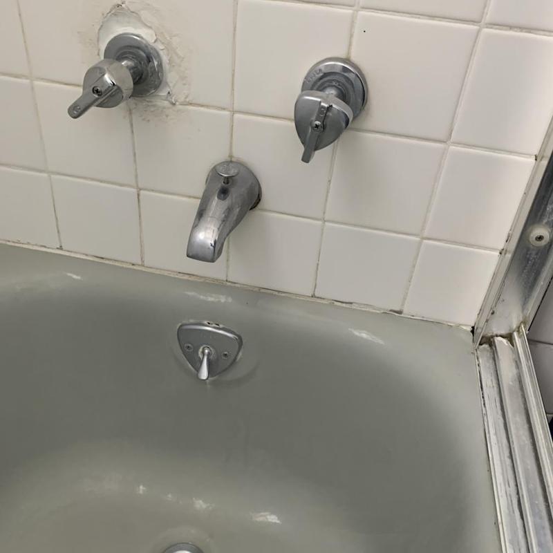 Shower valve and copper pipe installation in tub