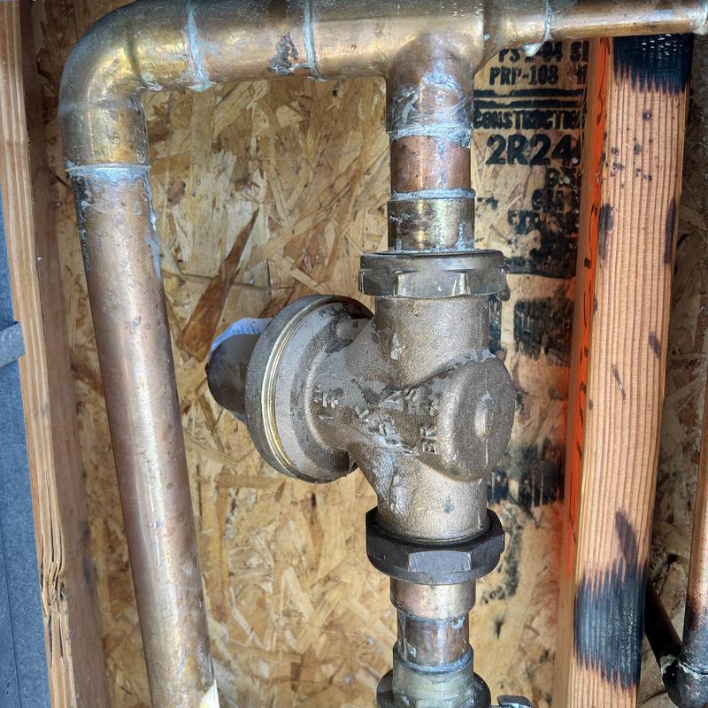 Pressure reducing valve with copper piping installation