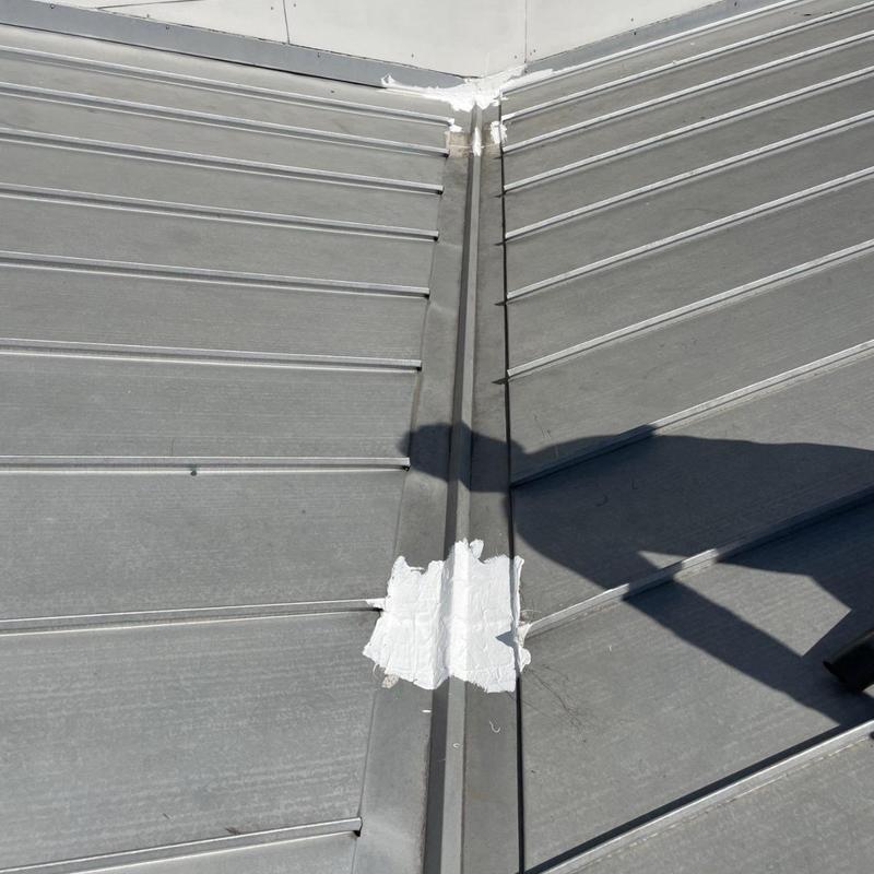 Standing seam metal roof valley sealant application