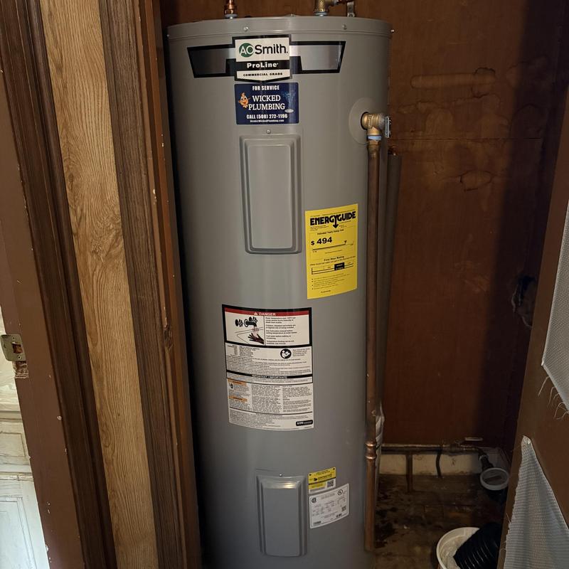 Gas water heater with disconnected vent pipe