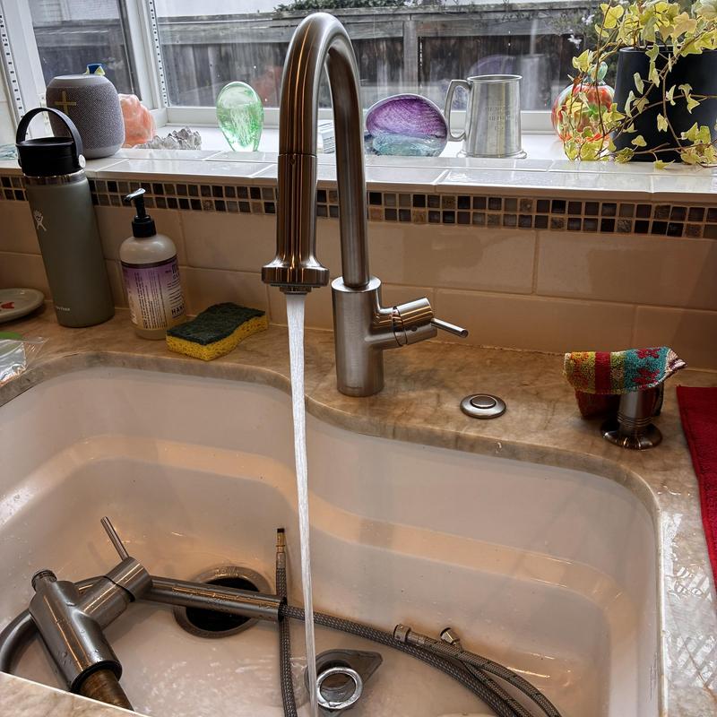 HansGrohe kitchen faucet with running water installed