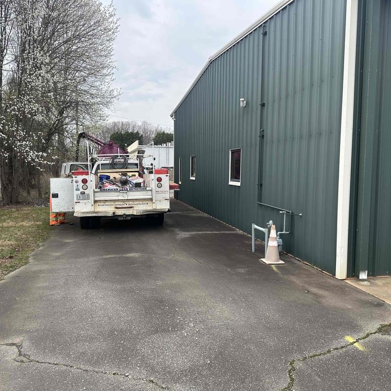 Underground damaged pipe excavation and replacement truck Underground damaged pipe excavation and replacement truck