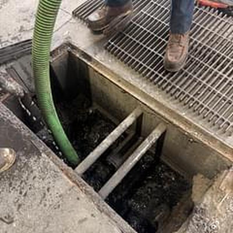 Trough drain pipes with high-pressure water jet cleaning
