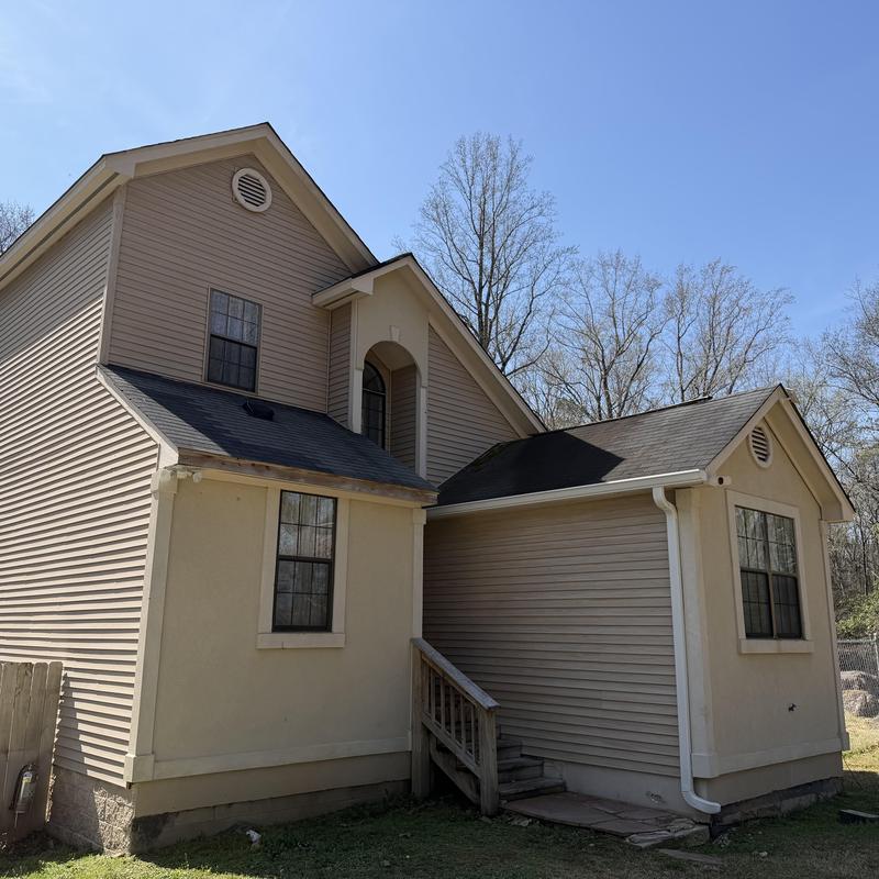 Shingle roof with ventilation and gutter system