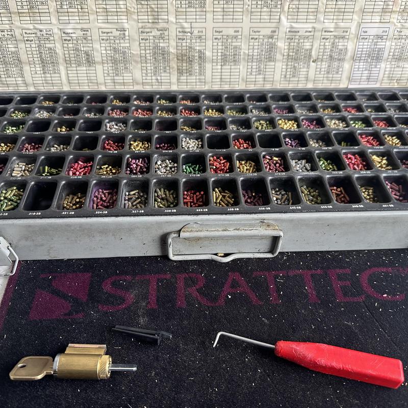 Lock pins assortment for commercial lock rekeying