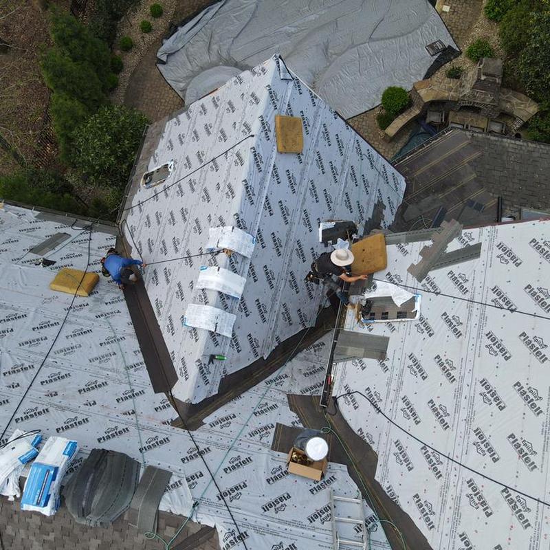 Roof underlayment installation with copper valley flashing Roof underlayment installation with copper valley flashing