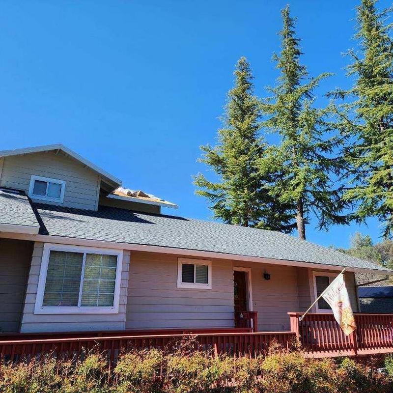 GAF lifetime asphalt roof on residential home