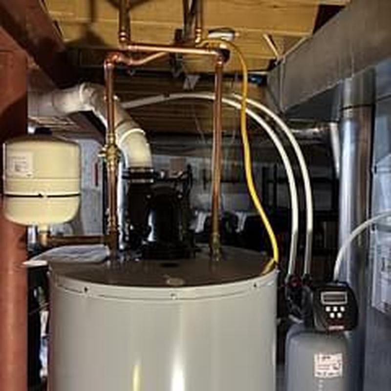 Natural gas water heater with thermal expansion tank