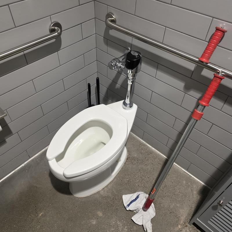 Flush valve pressure regulator on commercial toilet