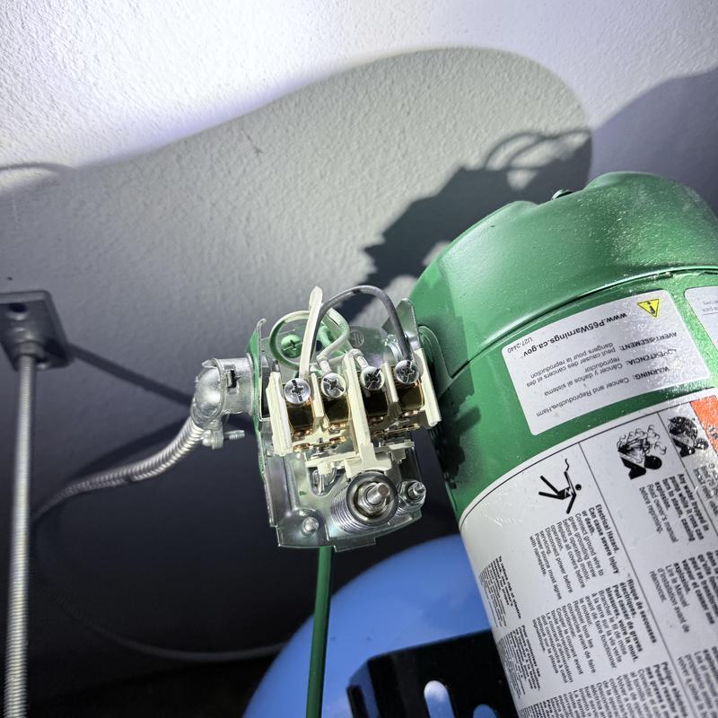 Well pump pressure switch with wiring connections Well pump pressure switch with wiring connections