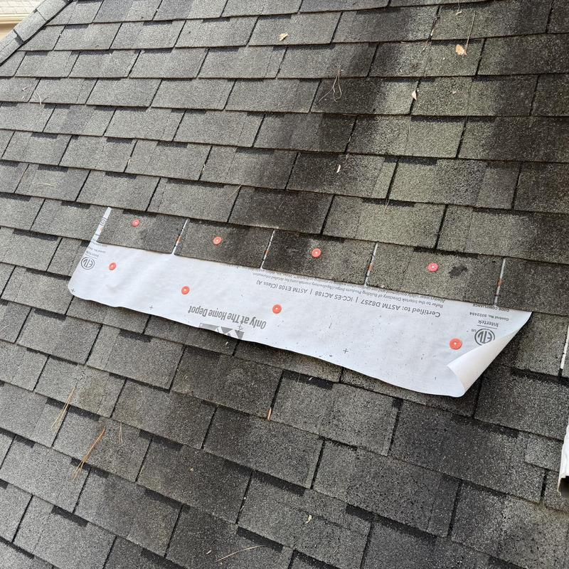Roof shingles replacement with roofing underlayment installation