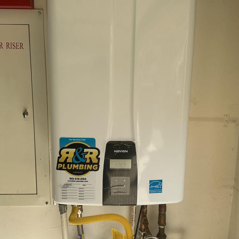 Tankless water heater system with temperature display