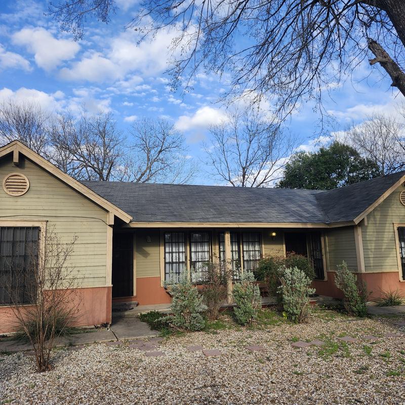 3-tab asphalt shingle roof on southeast Austin home 3-tab asphalt shingle roof on southeast Austin home