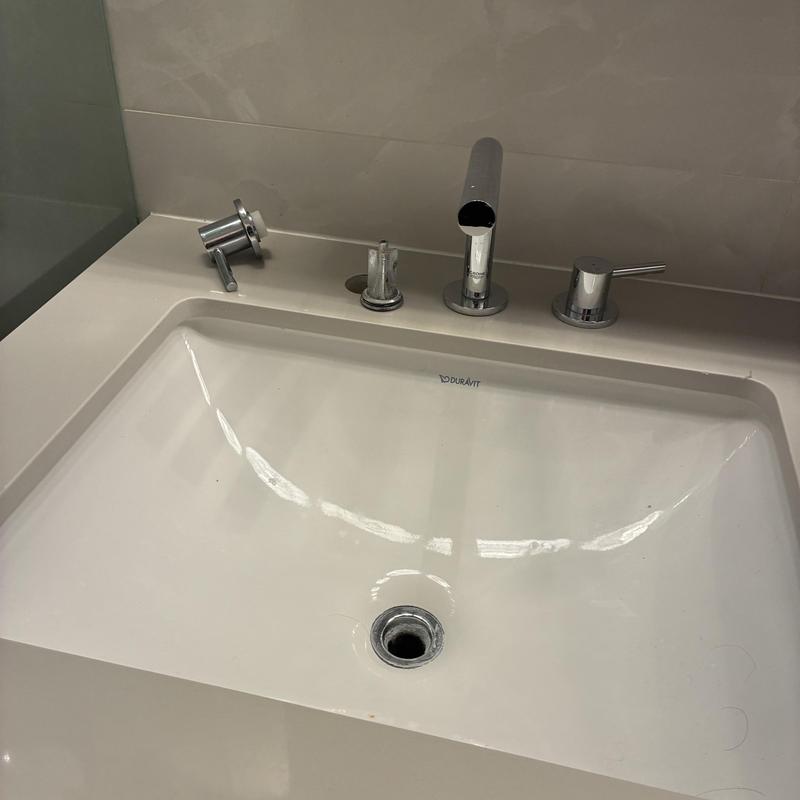 Basin faucet handle removed and tightened on sink