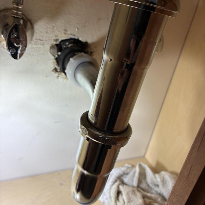 Basin drain pipes and trap with wall connection