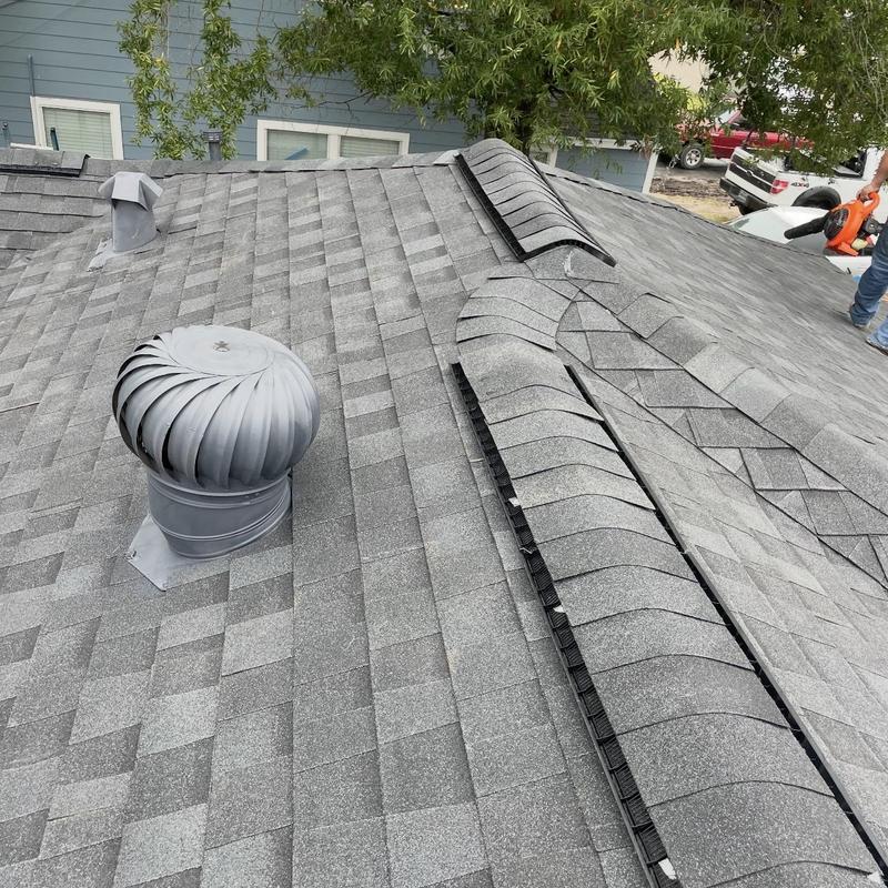 Architectural asphalt shingle roof with ventilation system