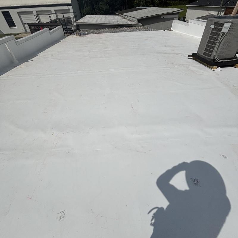 TPO roof with aluminum metal coping installation TPO roof with aluminum metal coping installation