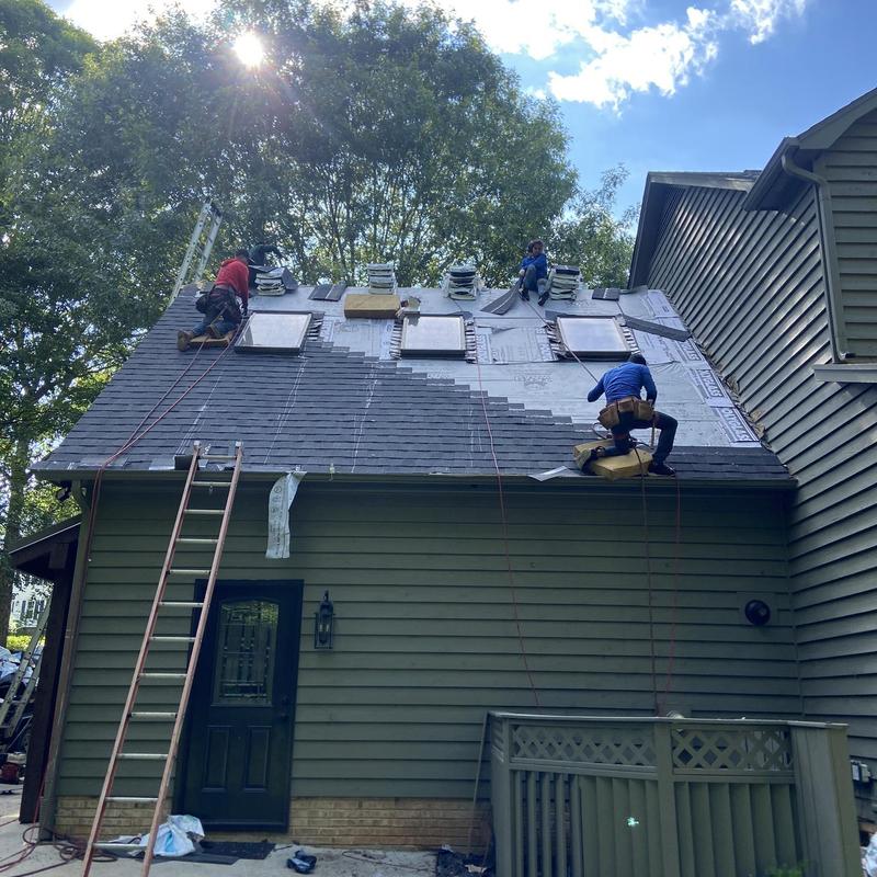 Atlas Pinnacle Pristine shingles installation on roof Atlas Pinnacle Pristine shingles installation on roof