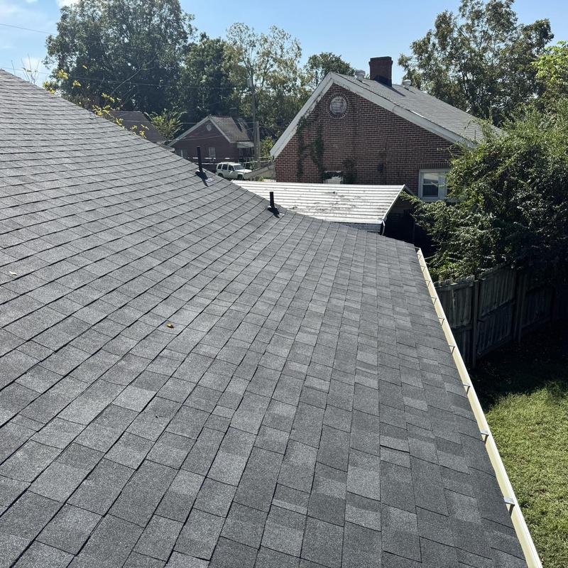Owens Corning Oakridge Onyx Black shingle roof with white gutters