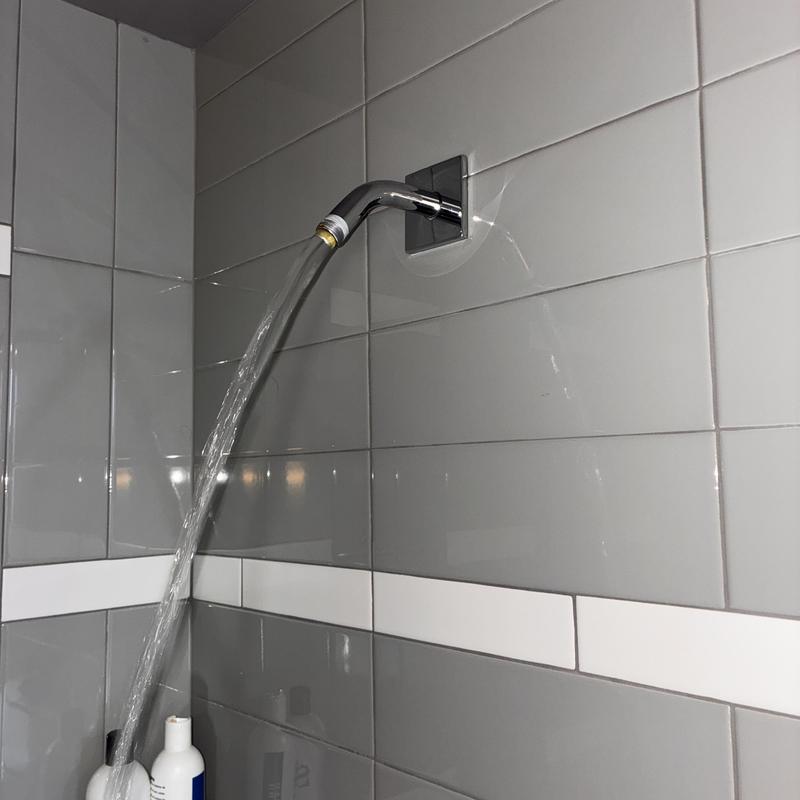Shower head with clear water flow after cleaning service