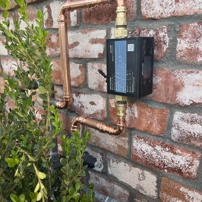 Smart shut-off valve with copper plumbing installation
