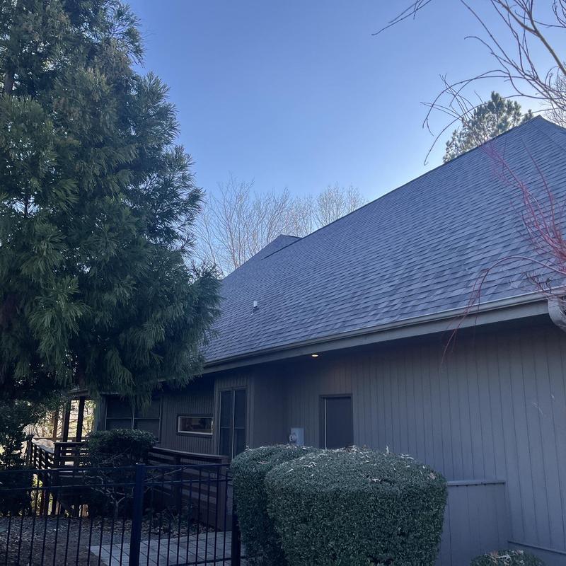 IKO Dynasty Driftshake shingle roof on residential home