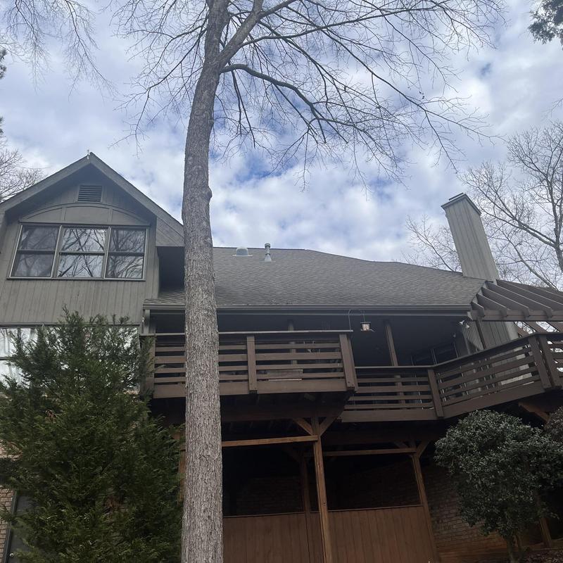 IKO Dynasty Driftshake shingle roof on two-story home