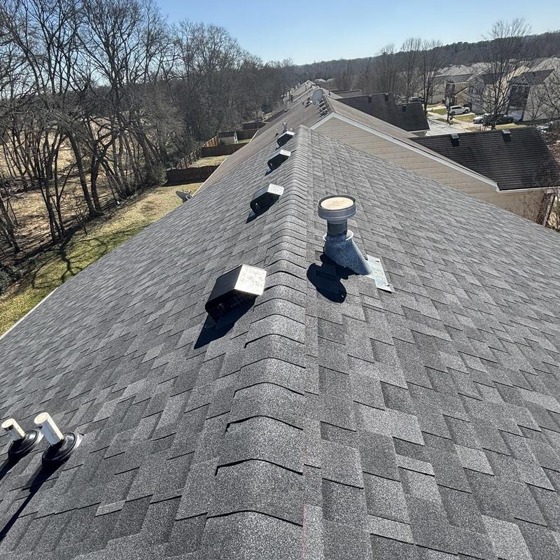 IKO Dynasty Granite Black shingles installation on ridge