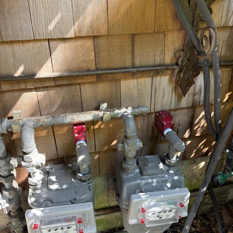 Gas earthquake shutoff valve and automatic water shutoff system