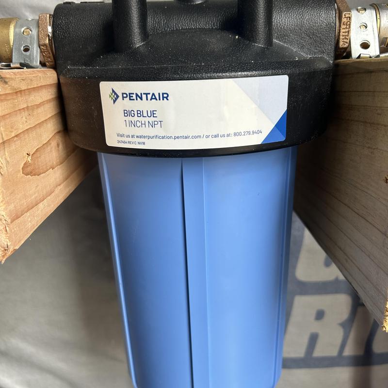 Well pump filter housing with 1-inch NPT fitting