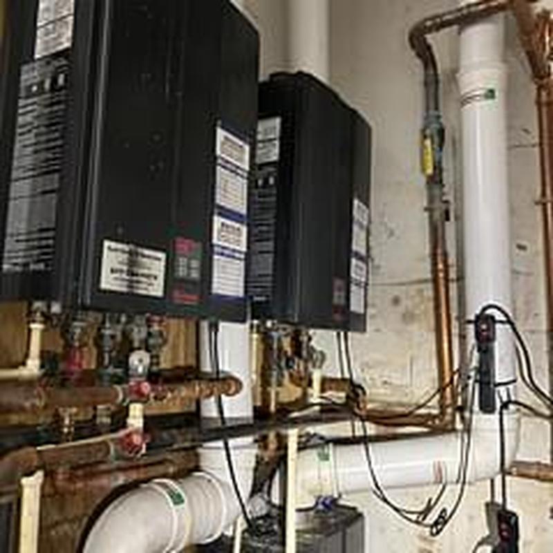 Tankless water heater with copper piping connections