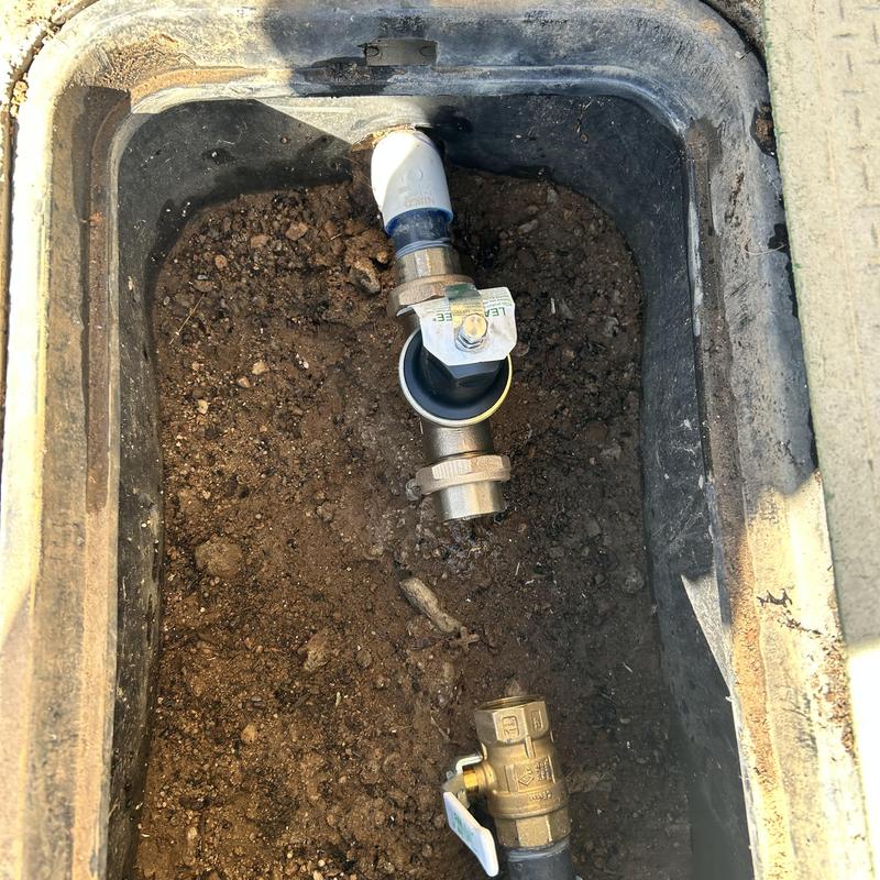 Pressure reducing valve and shut off ball valve installation