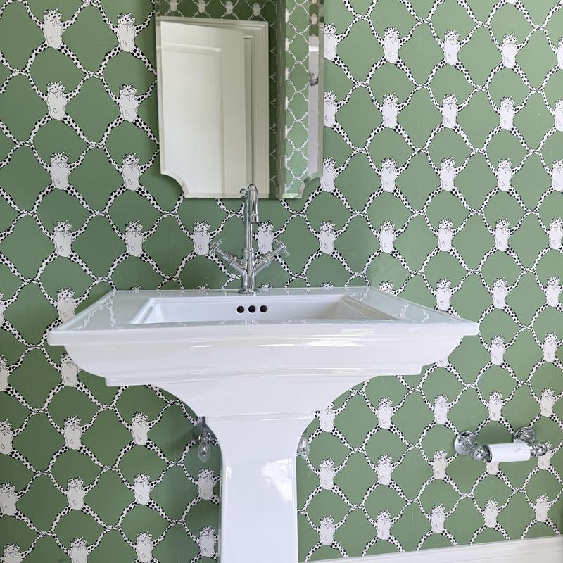 Pedestal sink with chrome faucet installation Pedestal sink with chrome faucet installation