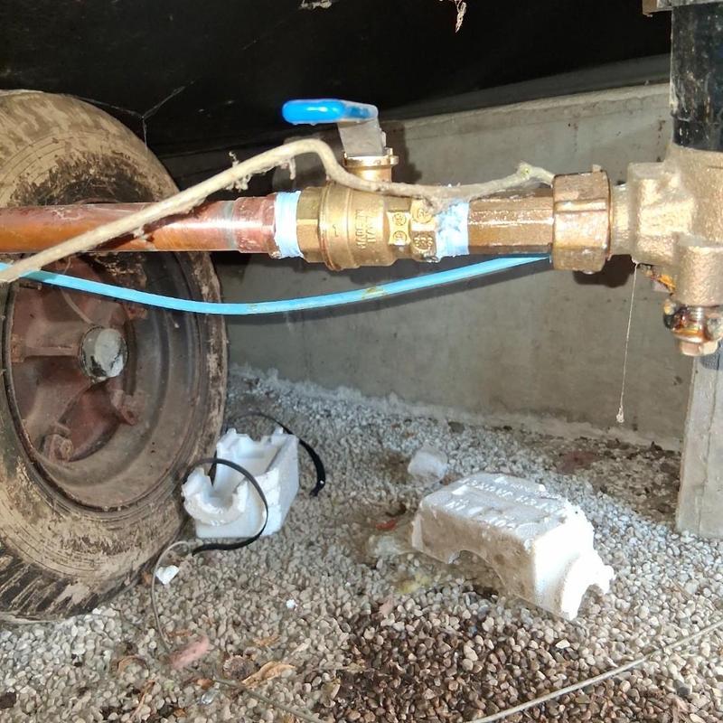 Brass shutoff valve and copper water supply line