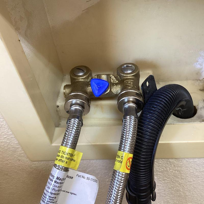 One-piece hot and cold laundry bib with hoses