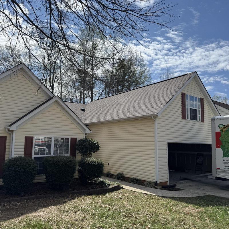 Owens Corning Brownwood shingle roof on residential home