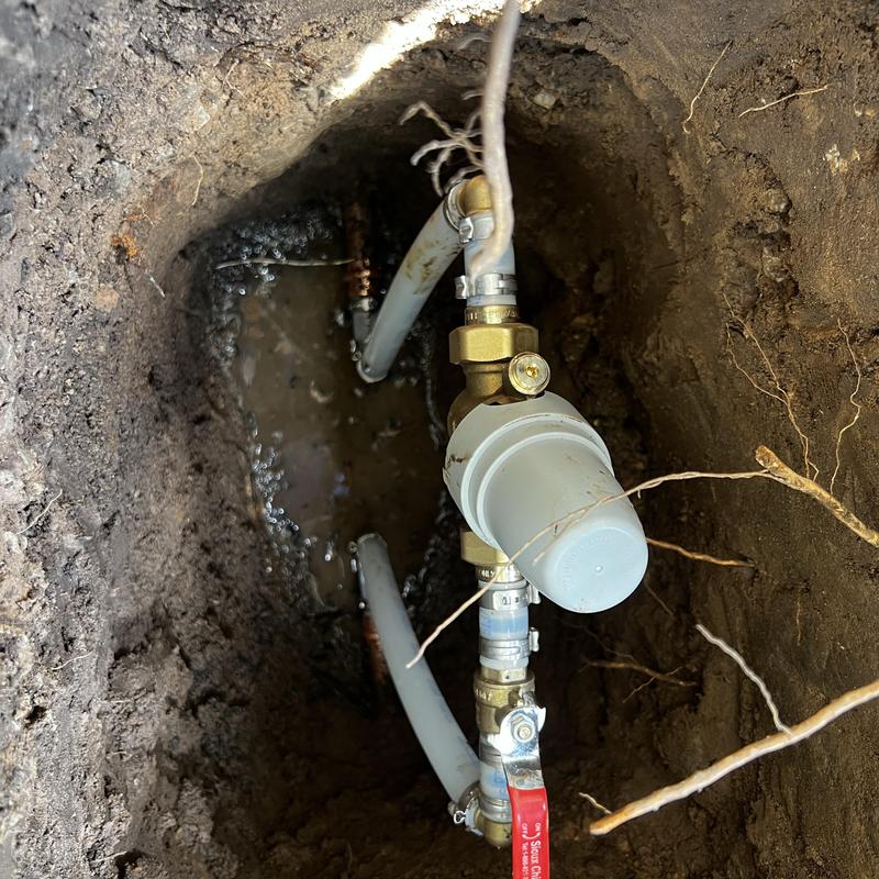 Pressure reducing valve with water pipes in soil hole