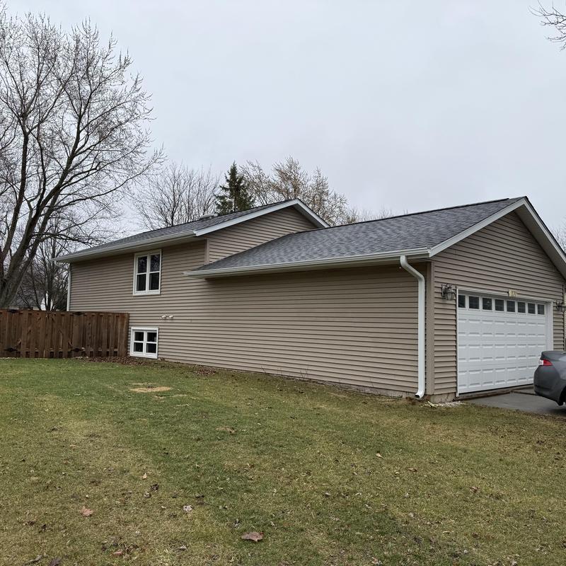 Atlas Pinnacle Pristine asphalt roof with gutters