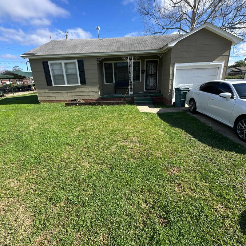 Asphalt shingle roof on single-story house with lawn
