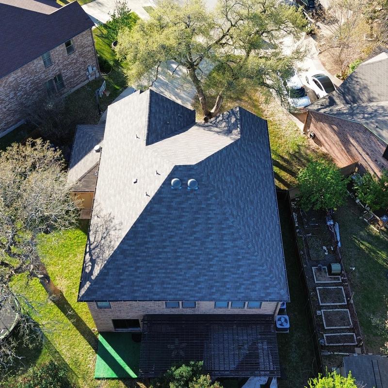 Three tab GAF Royal Sovereign roof with ridge venting installed Three tab GAF Royal Sovereign roof with ridge venting installed