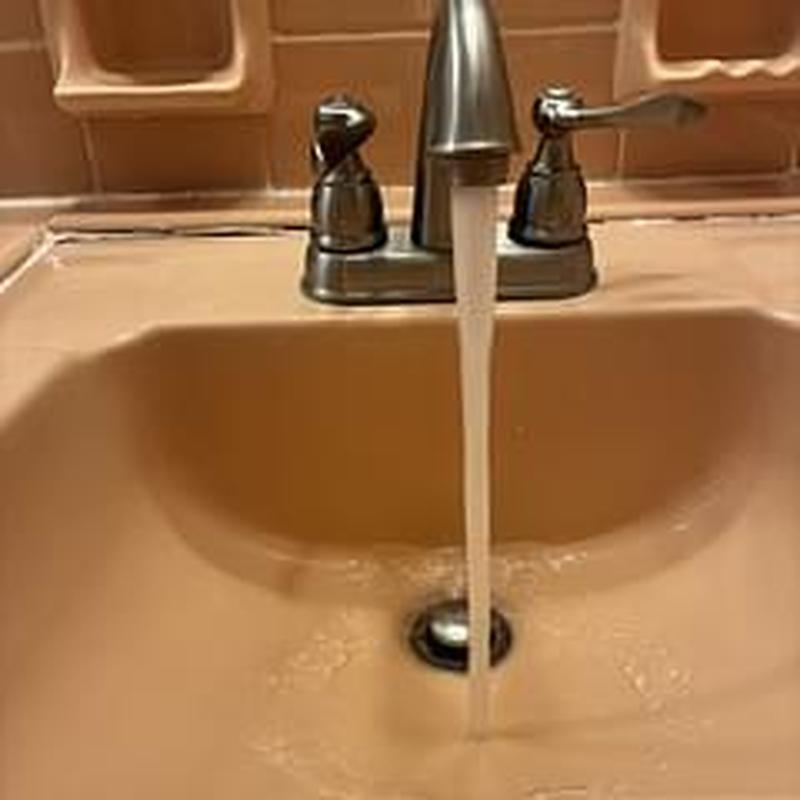 Double vanity sink with running water flow