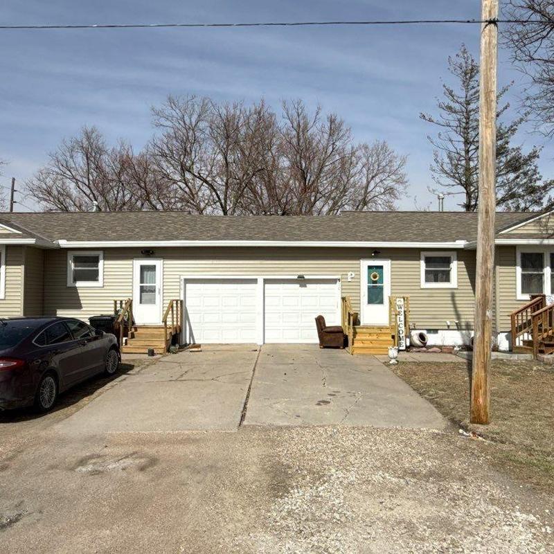 ProVia Willowbrook vinyl siding on duplex exterior