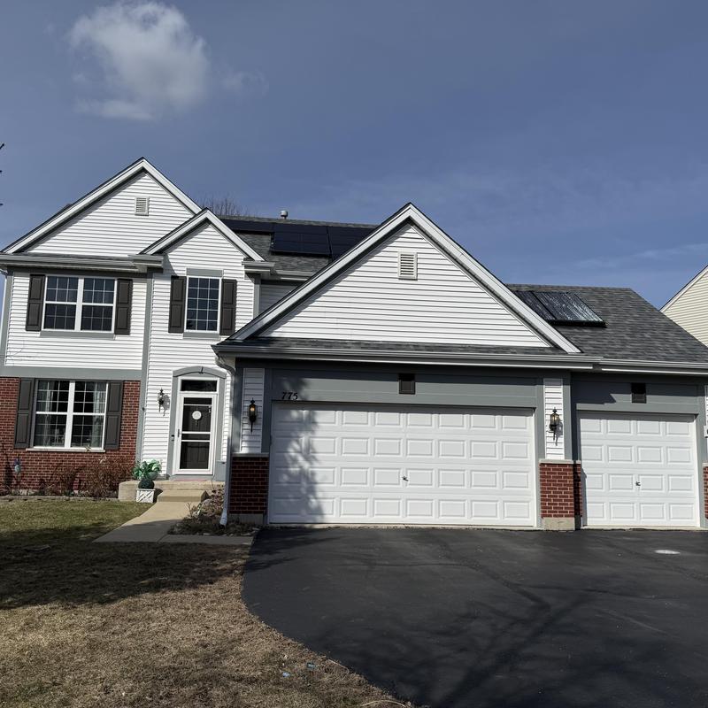 Atlas Pinnacle Pristine asphalt roof with solar panels