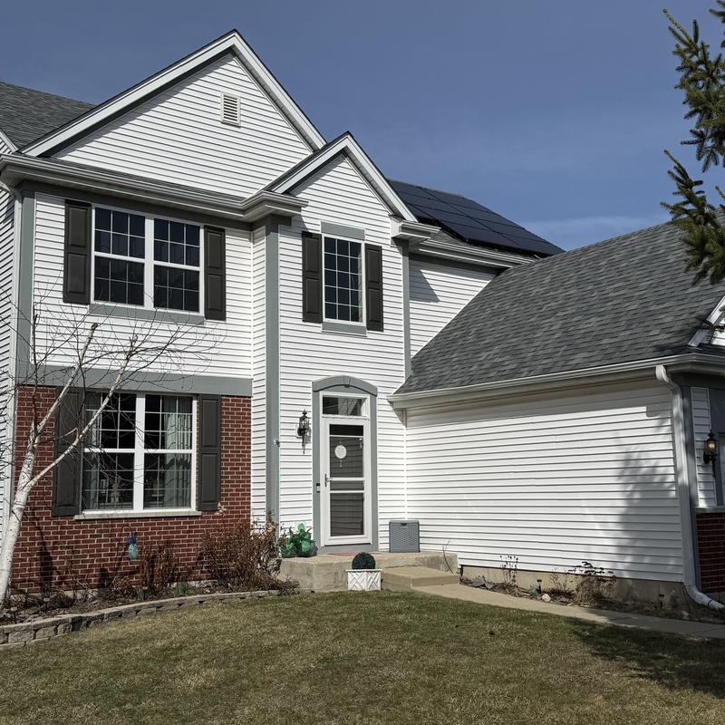 Atlas Pinnacle Pristine asphalt roof on white house