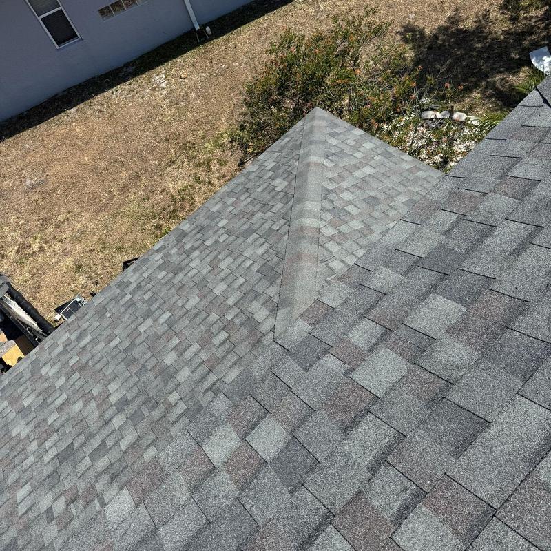 Atlas Pinnacle Pristine shingles roof with ridge vent