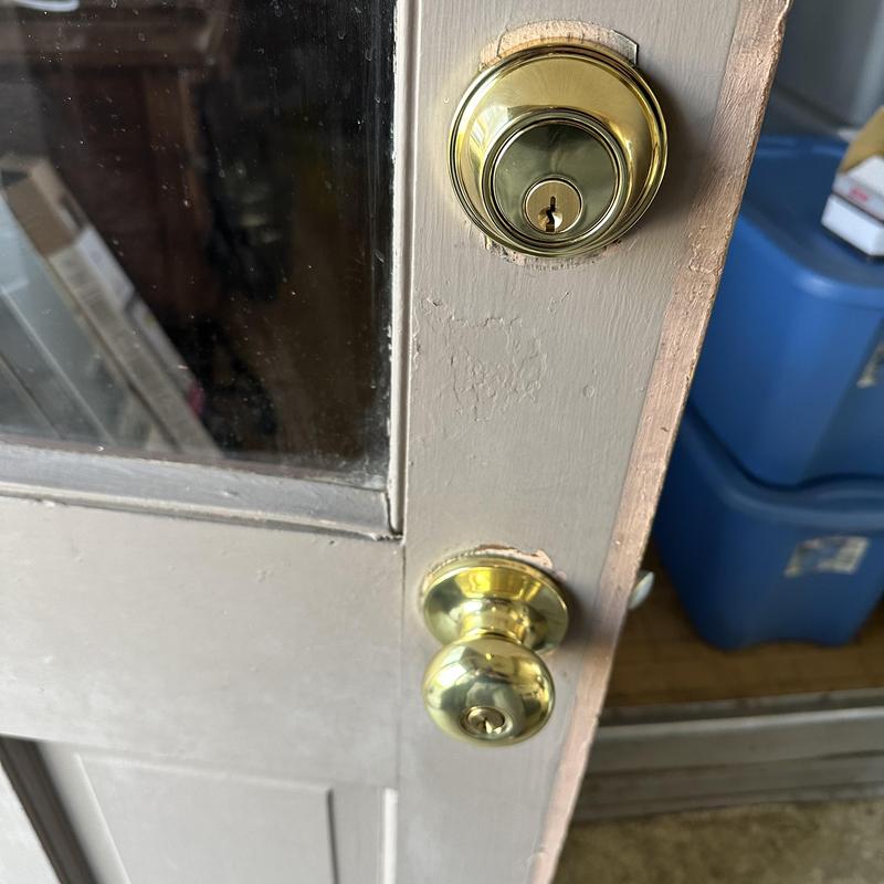 Door lockset with new keyed deadbolt and knob