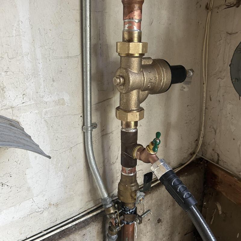 Pressure reducing valve with hose bib installation