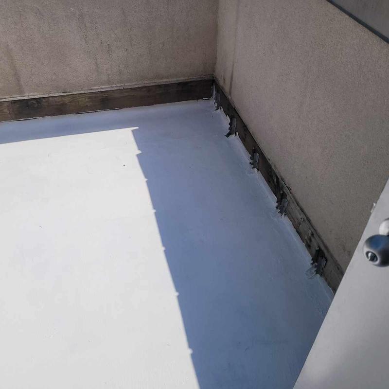 TPO flat roof membrane with wall flashing detail