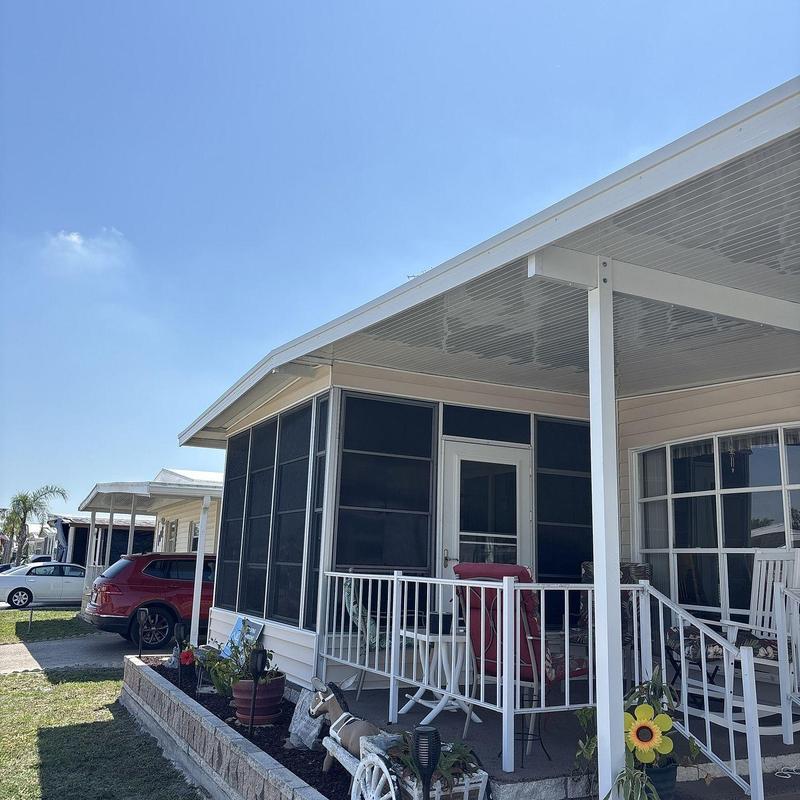Screened lanai enclosure with aluminum framing