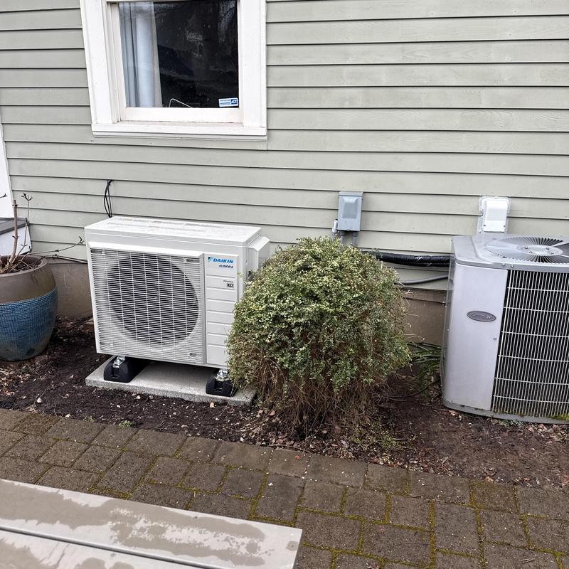 Daikin Aurora mini split outdoor unit installation Daikin Aurora mini split outdoor unit installation
